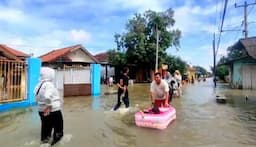 Tanggul Sungai Jebol, Ribuan Rumah di Cirebon Terendam Banjir   