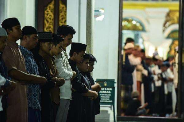 Keutamaan Sholat Tarawih Malam ke 12 Dalam Kitab Durratun Nashihin Keutamaan Sholat Tarawih Malam ke 12 Dalam Kitab Durratun Nashihin