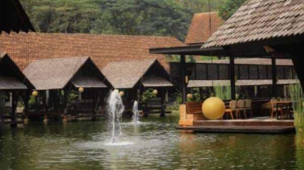 5 Tempat Bukber di Cikarang, Nomor 3 Restoran Konsep Saung di Atas Air 5 Tempat Bukber di Cikarang, Nomor 3 Restoran Konsep Saung di Atas Air