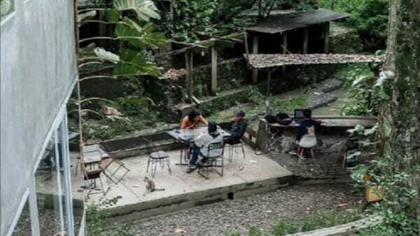 13 Tempat Nongkrong di Bantul, Nomor 4 Serasa di Hutan 13 Tempat Nongkrong di Bantul, Nomor 4 Serasa di Hutan