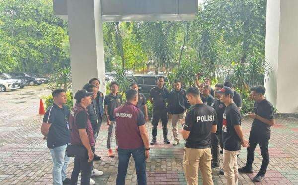 Bareskrim Buru Terduga Pelaku Teror Kepala Babi di Kantor Tempo Bareskrim Buru Terduga Pelaku Teror Kepala Babi di Kantor Tempo