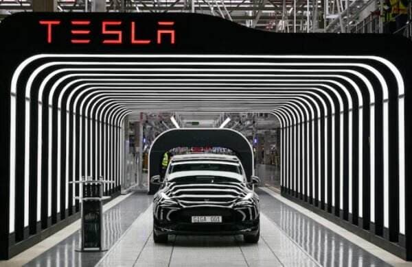 Eropa Naikkan Tarif Impor Tesla Produksi China, China Protes Keras