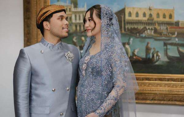 Haru, Thariq Halilintar Sungkeman dengan Tiga Ibu di Acara 7 Bulanan Aaliyah Massaid Haru, Thariq Halilintar Sungkeman dengan Tiga Ibu di Acara 7 Bulanan Aaliyah Massaid