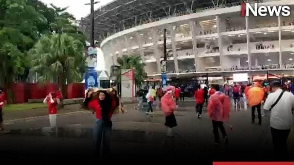 SUGBK Hujan, Ratusan Suporter Timnas Mulai Berdatangan Jelang Laga Indonesia vs Arab Saudi