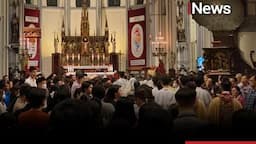 Suasana Gereja Katedral Jakarta, Ribuan Jemaat Khidmat Ikuti Ibadah Malam Natal