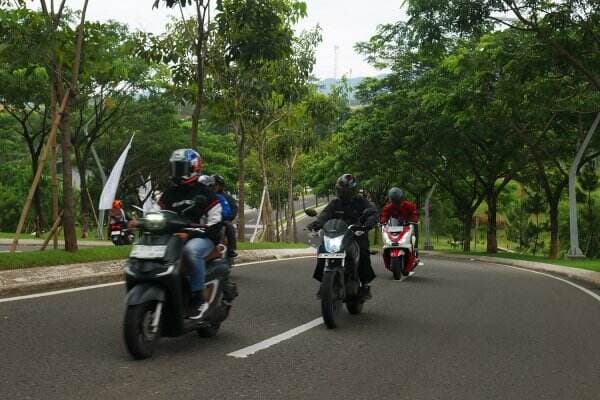 Hindari Kecelakaan, Ini 10 Tips Menyalip saat Kendarai Motor