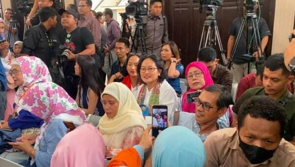 Istri Tom Lembong Hadiri Sidang Putusan Praperadilan Suaminya di PN Jaksel