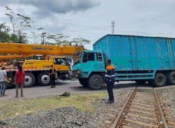 Truk Mogok di Pelintasan Purwokerto, 5 Perjalanan Kereta Api di Daop 6 Terlambat