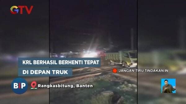 Tegang! Detik-Detik Truk Nyaris Tertabrak KRL