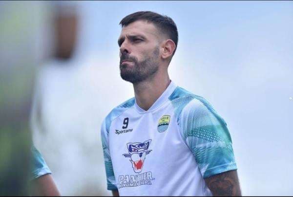 Tyronne del Pino Siap Gendong Persib Bandung Bangkit Lawan Persik Kediri Tyronne del Pino Siap Gendong Persib Bandung Bangkit Lawan Persik Kediri