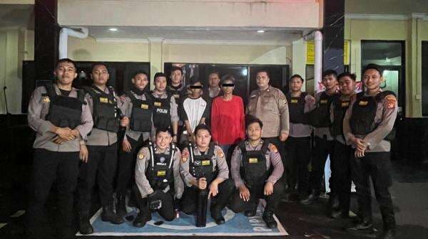 Heboh! Dua Jagoan Tengik Duel Carok di Pasar Senen hingga Bikin Warga Ketakutan Heboh! Dua Jagoan Tengik Duel Carok di Pasar Senen hingga Bikin Warga Ketakutan