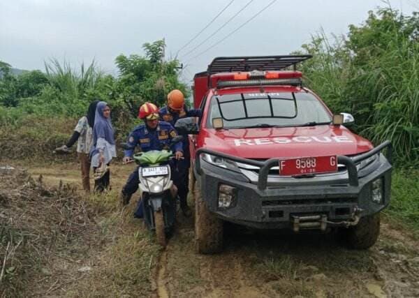 Horor! Dua Wanita Cantik Tersesat ke Gunung Usai Pulang Kondangan