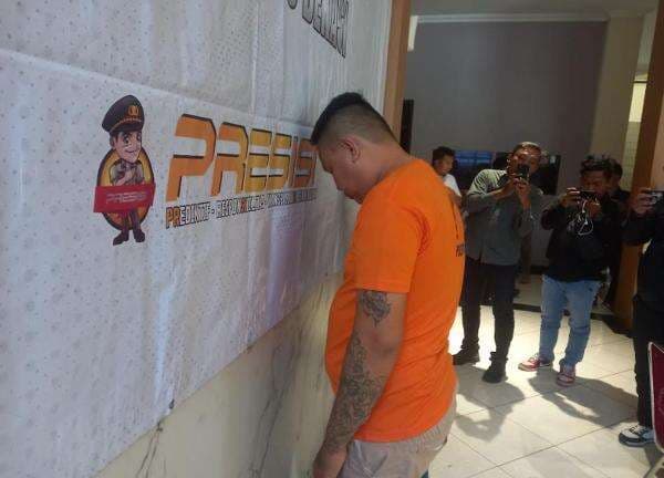 Pria Berbaju PNS yang Minta THR ke Pedagang Pasar Cibitung Ditangkap, 2 Lagi Buron Pria Berbaju PNS yang Minta THR ke Pedagang Pasar Cibitung Ditangkap, 2 Lagi Buron