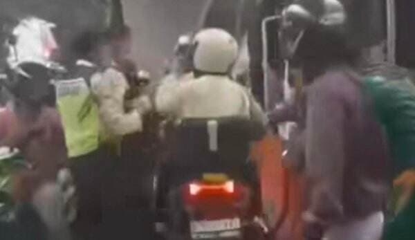 Viral Keributan Pemotor vs Sekuriti di Setibuadi, Polisi Sebut Gara-Gara Lawan Arah