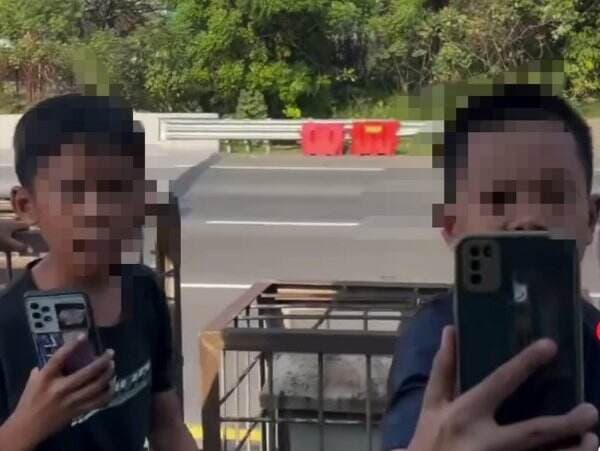 Viral! Gerombolan Bocil Berburu Telolet Basuri hingga ke Tengah Jalan Tol Jagorawi