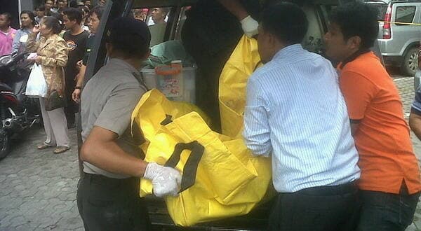 Tragis! Wanita Cantik Tewas Mengenaskan Terseret Truk di Bogor Tragis! Wanita Cantik Tewas Mengenaskan Terseret Truk di Bogor