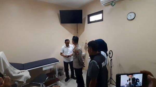 Polisi Datangi Klinik Tempat Pencabulan Ibu Hamil, Dokter Iril Syafril Menghilang! Polisi Datangi Klinik Tempat Pencabulan Ibu Hamil, Dokter Iril Syafril Menghilang!
