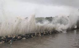 Fenomena Perigee Sebabkan Banjir Rob di Pesisir Jakarta Utara, Apa Itu?