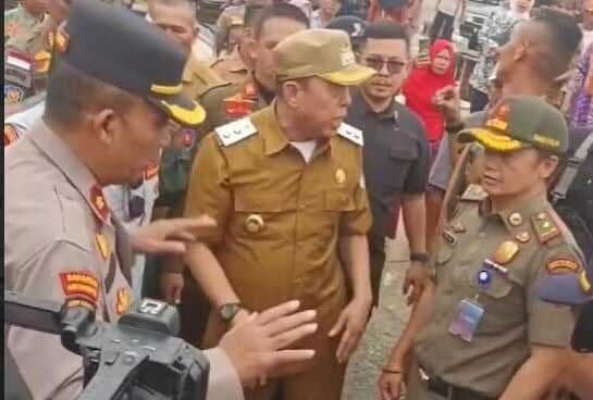 Kata Wabup Tulang Bawang usai Viral Nyaris Adu Jotos dengan Pedagang Kata Wabup Tulang Bawang usai Viral Nyaris Adu Jotos dengan Pedagang