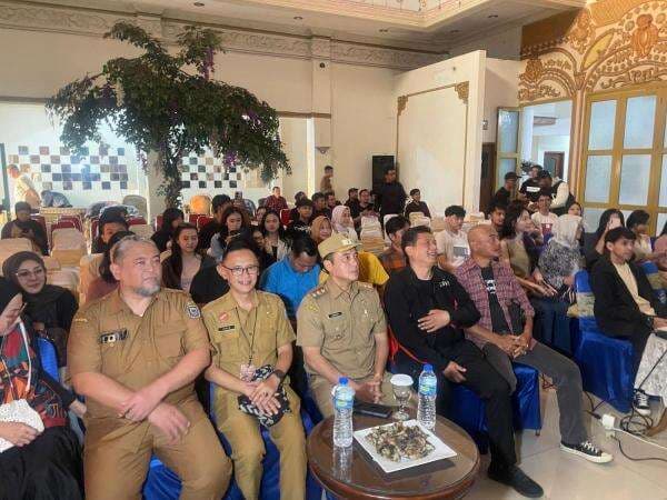 Wakil Wali Kota Bandung Ajak Warga dan ASN Nonton Gober Parijs Van Java, Ini Alasannya Wakil Wali Kota Bandung Ajak Warga dan ASN Nonton Gober Parijs Van Java, Ini Alasannya