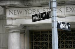 Wall Street Melonjak, S&P 500 dan Nasdaq Cetak Rekor Penutupan Tertinggi