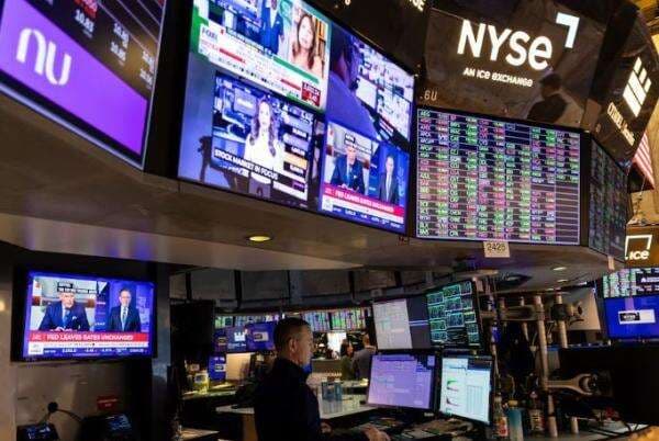Wall Street Anjlok, S&P Jatuh ke Level di Bawah 5.000 Wall Street Anjlok, S&P Jatuh ke Level di Bawah 5.000