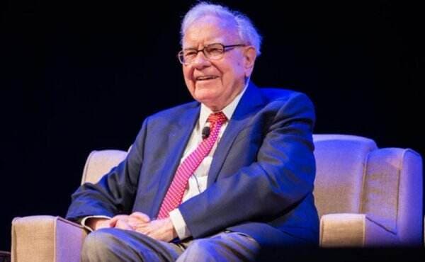 Warren Buffett Borong 2 Saham Ini usai Pangkas Apple dan Bank of America