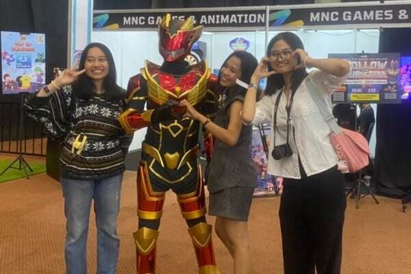 Pengunjung Hari Terakhir WCG 2024 Rela Antre Berfoto di Booth MNC Games &amp; Animation