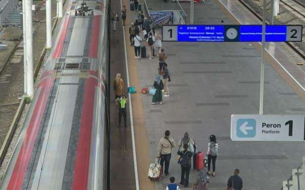 KCIC Catat 32 Perjalanan Whoosh Terhambat Gara-Gara Layangan Putus KCIC Catat 32 Perjalanan Whoosh Terhambat Gara-Gara Layangan Putus