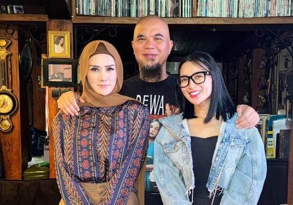 Wika Salim Pakai Baju Ketat Berfoto Bareng Ahmad Dhani dan Mulan, Netizen Ingatkan Bahaya Foto Bertiga