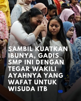 Wakili Wisuda Ayah karena Meninggal Dunia, Siswa SMP Ini Juga Kuatkan Ibu yang Tak Kuasa Menangis Wakili Wisuda Ayah karena Meninggal Dunia, Siswa SMP Ini Juga Kuatkan Ibu yang Tak Kuasa Menangis