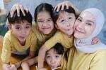 Zaskia Adya Mecca Ajarkan ke Anak Salat sebagai Kebutuhan, Tuai Kritik Netizen