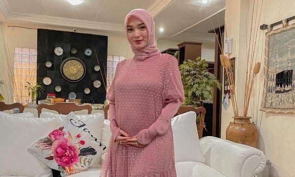 Perdana Dikaruniai Anak Laki-Laki, Zaskia Gotik: Modalnya Banyak Perdana Dikaruniai Anak Laki-Laki, Zaskia Gotik: Modalnya Banyak