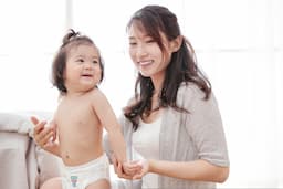 Stimulasi Tumbuh Kembang Motorik Bayi dan Pemilihan Popok yang Tepat untuk Kesehatan Optimal