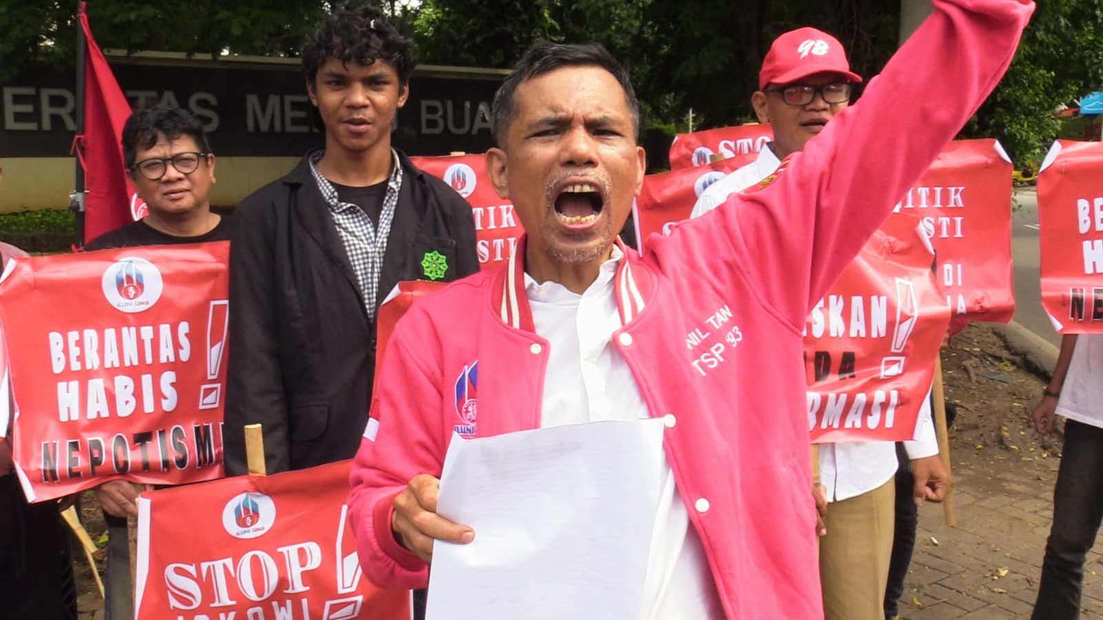 Kritik Presiden Jokowi, Alumni UMB Gelar Aksi Keprihatinan dan Keluarkan Petisi Meruya Kritik Presiden Jokowi, Alumni UMB Gelar Aksi Keprihatinan dan Keluarkan Petisi Meruya