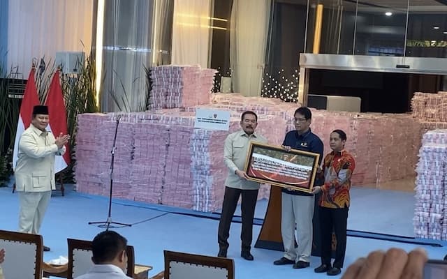 Kejagung Serahkan Rp6,6 Triliun dan 800 Ribu hektare Lahan ke Negara di Depan Presiden Prabowo Kejagung Serahkan Rp6,6 Triliun dan 800 Ribu hektare Lahan ke Negara di Depan Presiden Prabowo