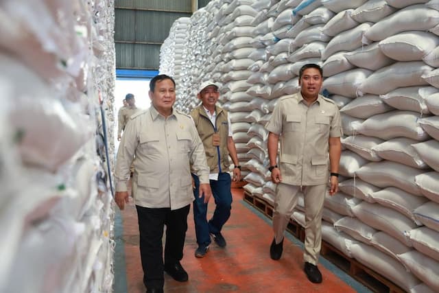 Prabowo Sidak ke Gudang Bulog Magelang, Pastikan Stok Aman dan Distribusi Tepat Sasaran Prabowo Sidak ke Gudang Bulog Magelang, Pastikan Stok Aman dan Distribusi Tepat Sasaran