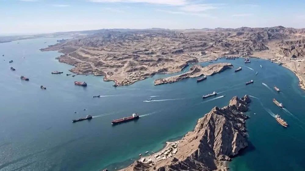 Iran Tembaki Kapal Tanker yang Coba Lintasi Selat Hormuz Iran Tembaki Kapal Tanker yang Coba Lintasi Selat Hormuz