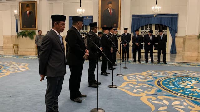 Prabowo Reshuffle Kabinet, Dudung Dilantik Jadi KSP dan Qodari Kepala Bakom Prabowo Reshuffle Kabinet, Dudung Dilantik Jadi KSP dan Qodari Kepala Bakom