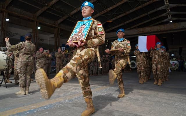 UNIFIL Beri Upacara Penghormatan untuk Prajurit TNI yang Gugur di Lebanon UNIFIL Beri Upacara Penghormatan untuk Prajurit TNI yang Gugur di Lebanon