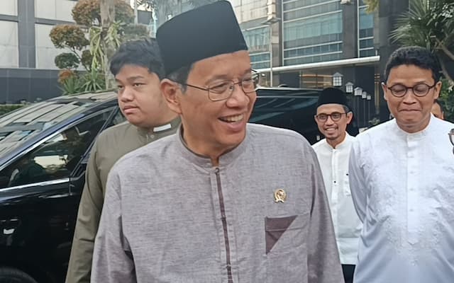Menkeu Purbaya dan Keluarga Salat Iduladha di Masjid DJP Menkeu Purbaya dan Keluarga Salat Iduladha di Masjid DJP