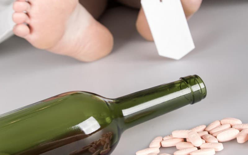 Tragedi Pesta Miras Oplosan di Cianjur, 4 Orang Tewas dan 1 Kritis Tragedi Pesta Miras Oplosan di Cianjur, 4 Orang Tewas dan 1 Kritis