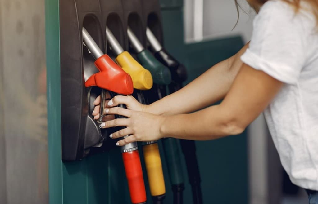 Pakar Energi Prediksi Harga Pertalite Naik Jadi Rp11.500 demi Tekan Defisit APBN Pakar Energi Prediksi Harga Pertalite Naik Jadi Rp11.500 demi Tekan Defisit APBN