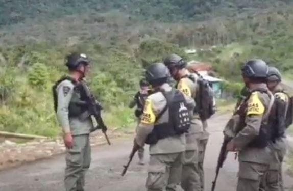 Satgas Damai Cartenz Buru OTK Penyerang Tukang Ojek di Paniai Satgas Damai Cartenz Buru OTK Penyerang Tukang Ojek di Paniai