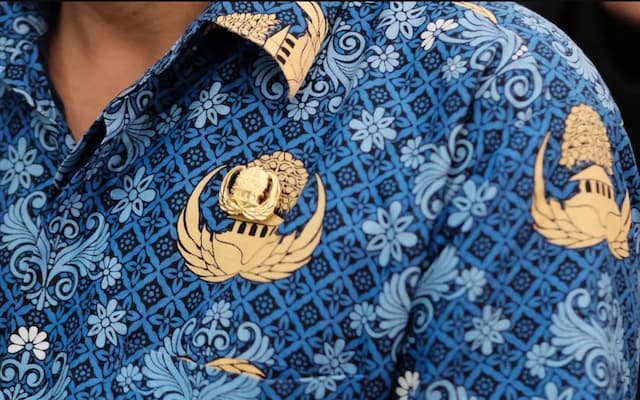Asyik Ngobrol saat Upacara Hari Pancasila, Sejumlah ASN di Majalengka Digaruk Satpol PP Asyik Ngobrol saat Upacara Hari Pancasila, Sejumlah ASN di Majalengka Digaruk Satpol PP