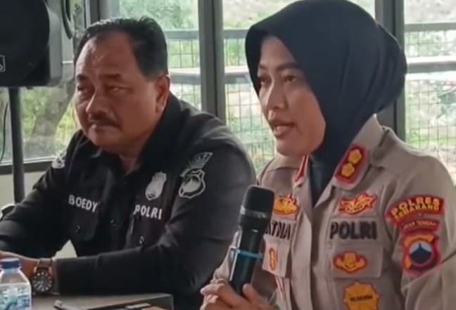 Beli Sajam Corbek via Instagram, Pelajar 16 Tahun di Semarang Ditetapkan sebagai Pelaku Anak Beli Sajam Corbek via Instagram, Pelajar 16 Tahun di Semarang Ditetapkan sebagai Pelaku Anak
