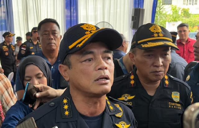 Dirjen Bea Cukai Djaka Budi Diduga Terima SGD 213.600 dari Bos Blueray di Kasus Suap Impor Barang Dirjen Bea Cukai Djaka Budi Diduga Terima SGD 213.600 dari Bos Blueray di Kasus Suap Impor Barang