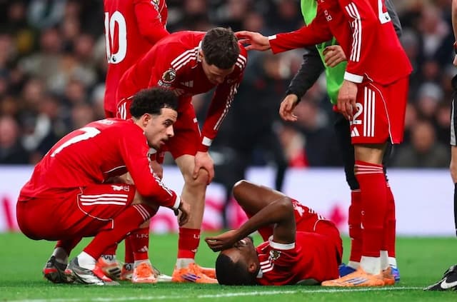 Alexander Isak Patah Kaki Usai Cetak Gol untuk Liverpool, Terancam Absen Berbulan-bulan Alexander Isak Patah Kaki Usai Cetak Gol untuk Liverpool, Terancam Absen Berbulan-bulan