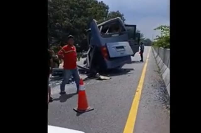 Bus TNI AL Tabrak Truk Semen di Tol Belmera Medan, Belasan Prajurit Terluka Bus TNI AL Tabrak Truk Semen di Tol Belmera Medan, Belasan Prajurit Terluka