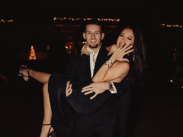 Selamat! Jennifer Coppen Dilamar Justin Hubner Selamat! Jennifer Coppen Dilamar Justin Hubner